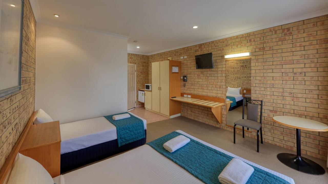 Mulga Country Motor Inn Charleville-Mézières Exterior foto