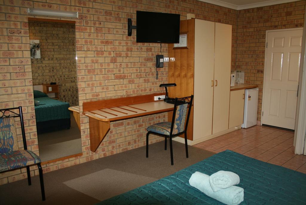 Mulga Country Motor Inn Charleville-Mézières Zimmer foto