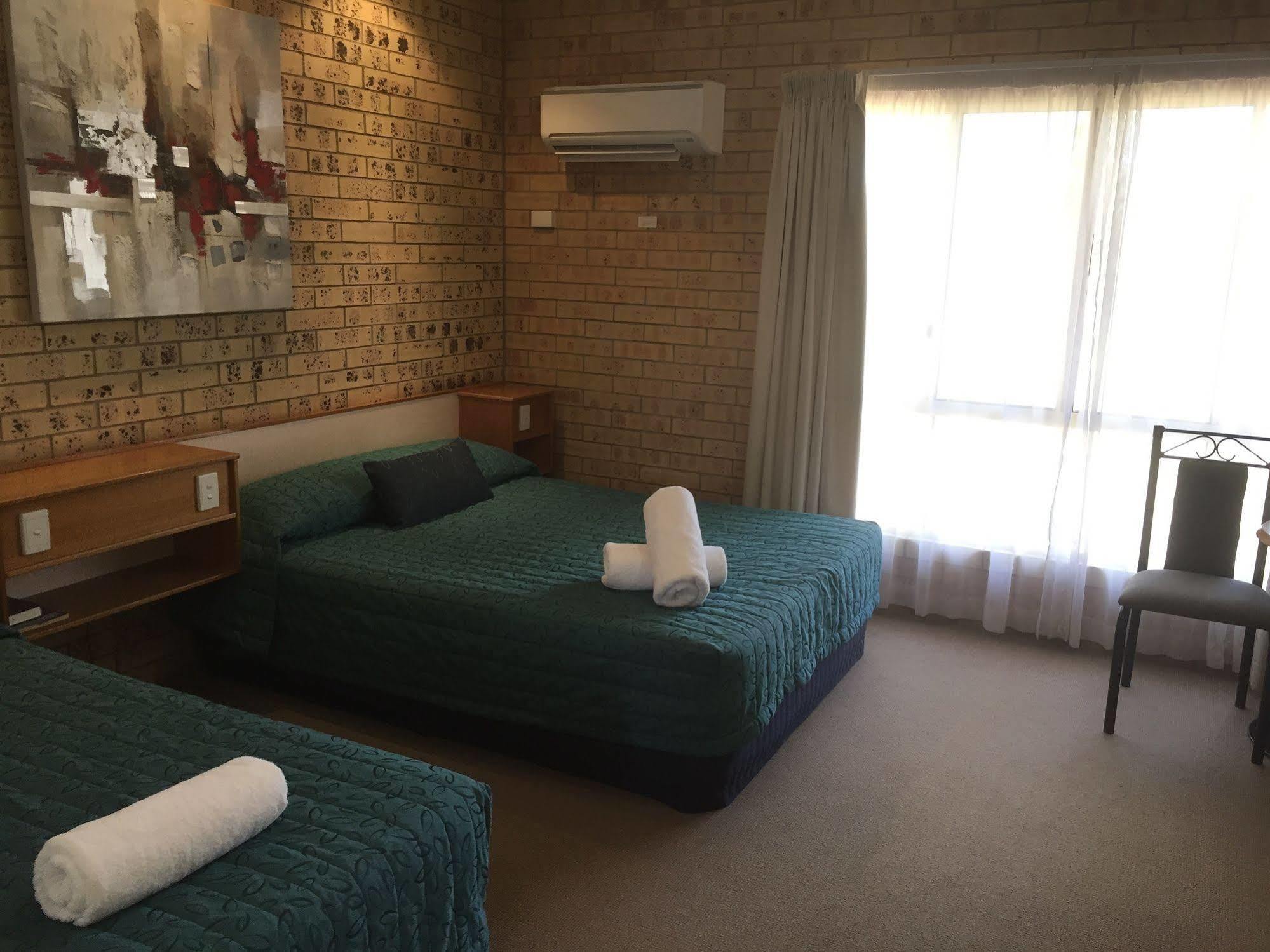 Mulga Country Motor Inn Charleville-Mézières Exterior foto